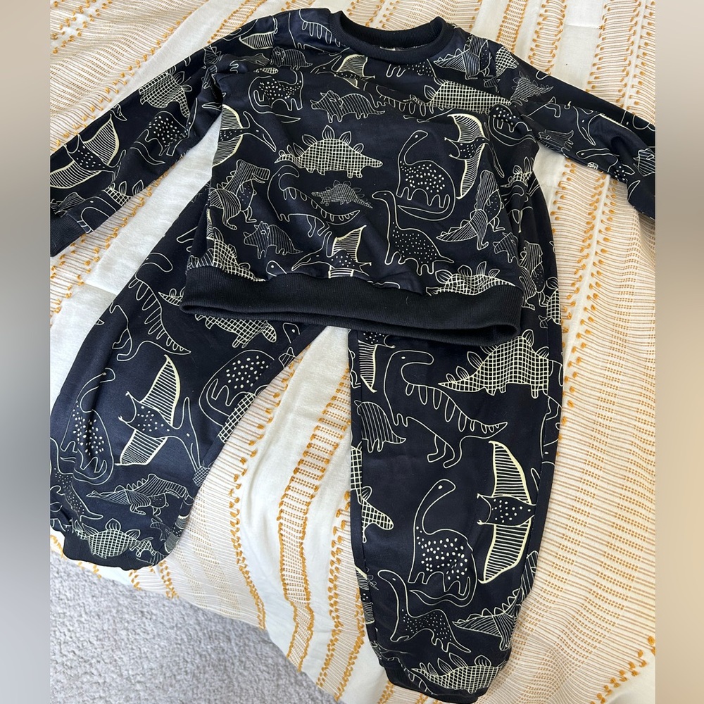 Dino Sweat Outfit